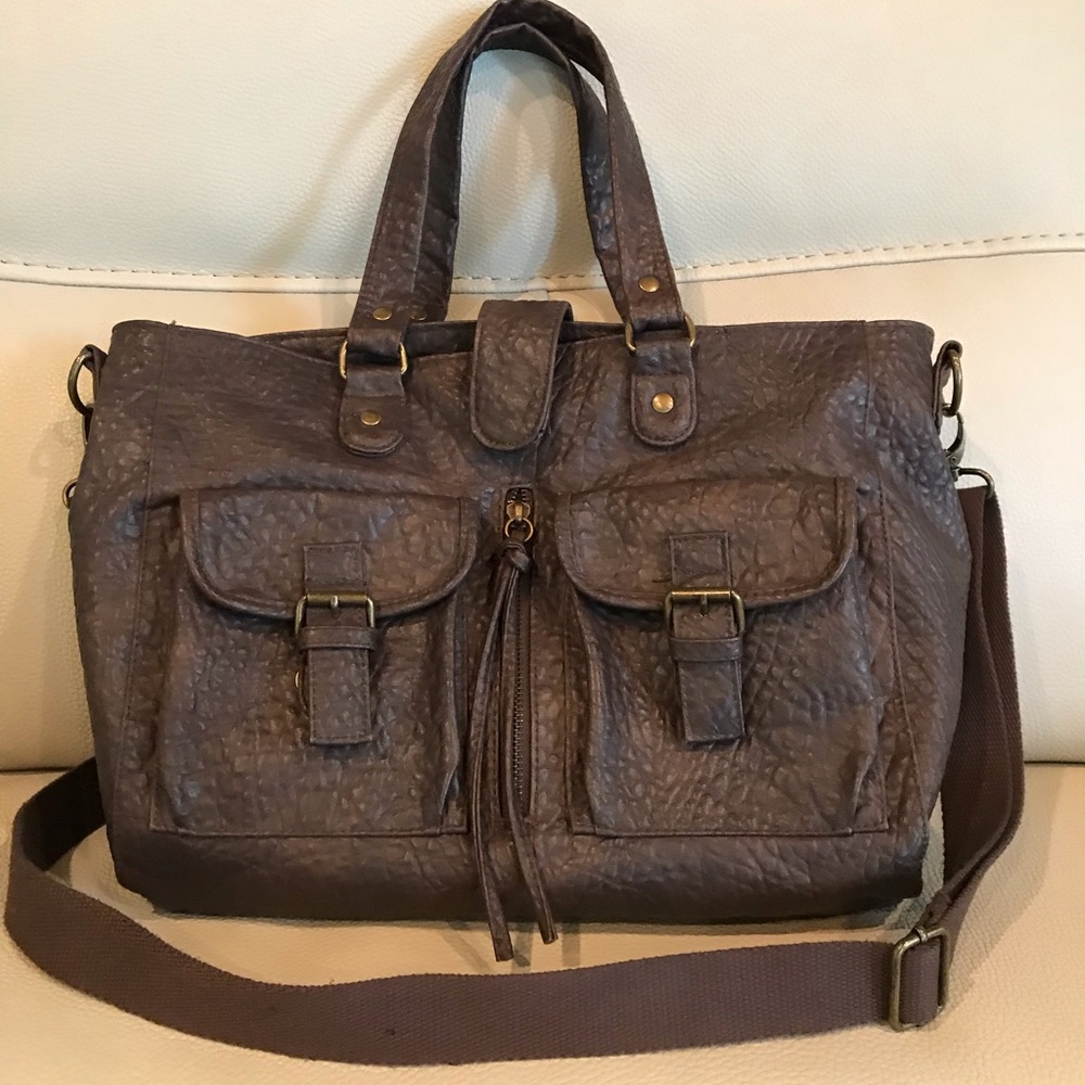 American Eagle brown leather satchel w pockets